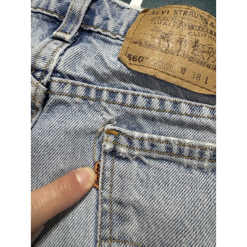 Vtg 90s Levi's 560 Orange Tab Jean Shorts Size 34 Distressed Cut Off Denim USA - Picture 10 of 16